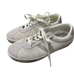 New Women's Vans sport low cream and lavender size 5 Athletic Shoes